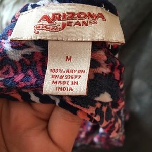 Medium summer tank-top with slit in back